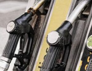 Eni conferma il tetto al prezzo dei carburanti fino a fine anno