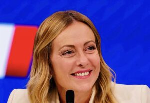 Giorgia Meloni:”Approvata legge di bilancio 2027. Voucher sociale di 300euro”
